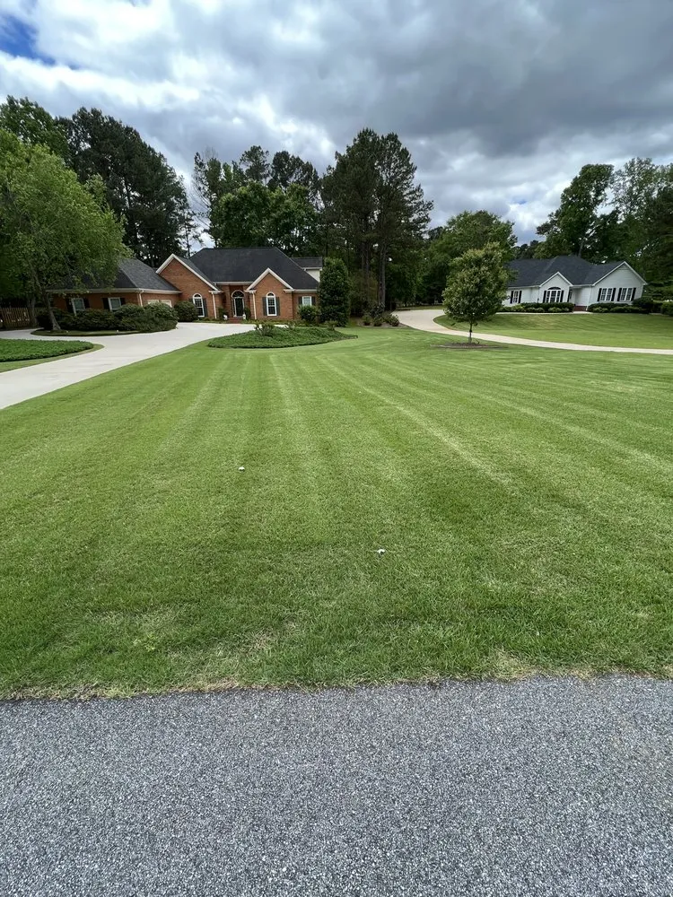 Affordable yard cleanup service in Fairburn, GA by Hunter’s Clean Cut Lawn Care