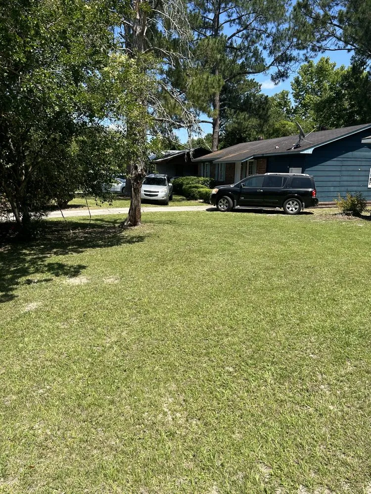 Expert lawn mowing service in Valdosta, GA - Hunter’s Lawn Care