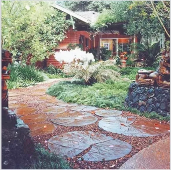 Professional lawn mowing service for residential properties in Makawao, HI by Hunton Conrad & Associates