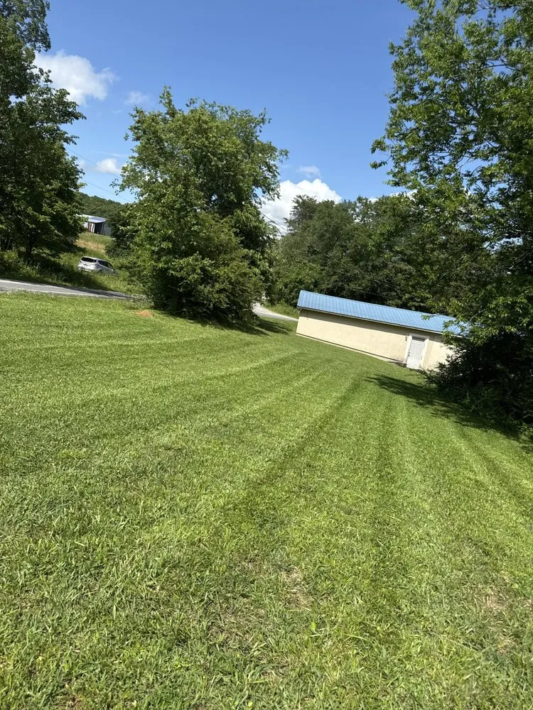 Professional lawn care service with custom design across Vonore, TN - Huntoon’s Landscaping