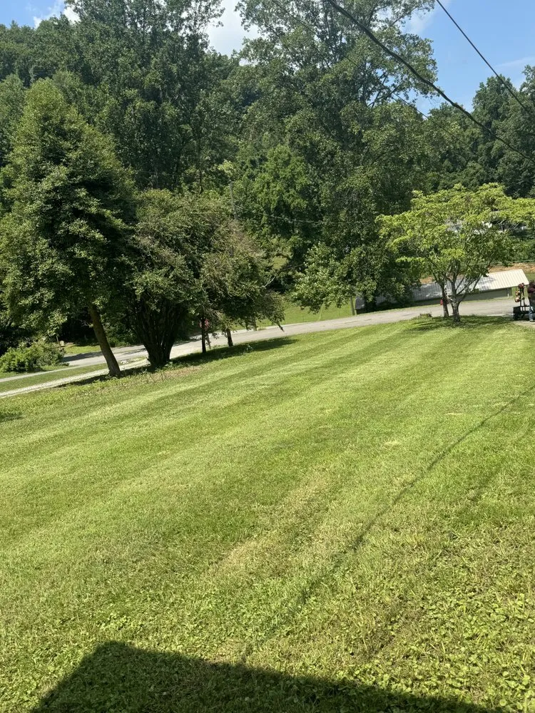 Custom landscaping services in Pigeon Forge, TN - Hunts Green Care