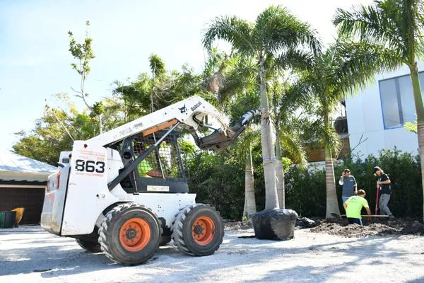 Hunt's Landscaping Logo