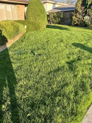 Hunt’s Lawn Care Logo