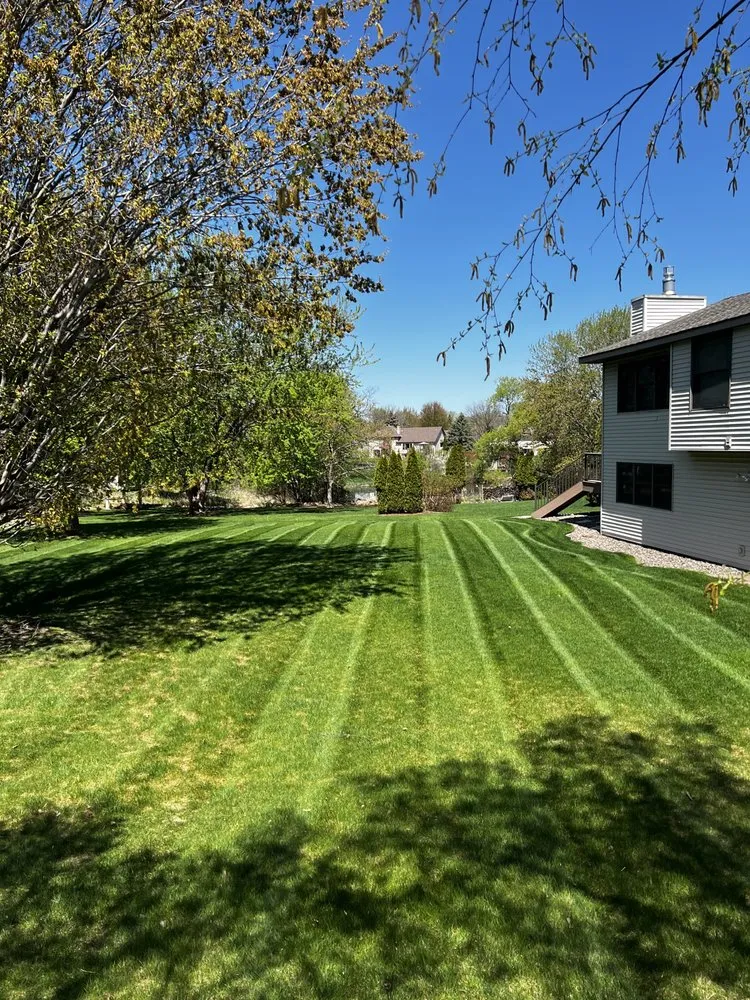 Local lawn mowing service in Elk River, MN - Hunt’s Lawn Care