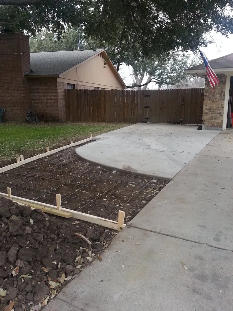 Affordable residential landscaping in Benbrook, TX by Hunt's Lawn Service