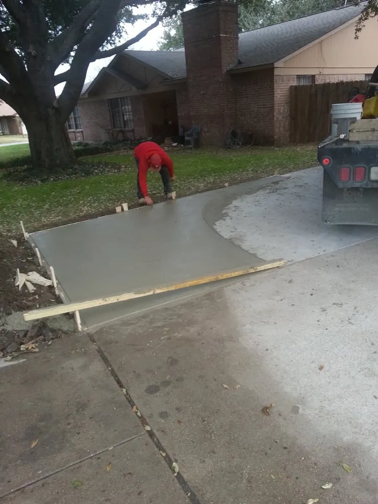 Reliable yard cleanup service in Benbrook, TX - Hunt's Lawn Service