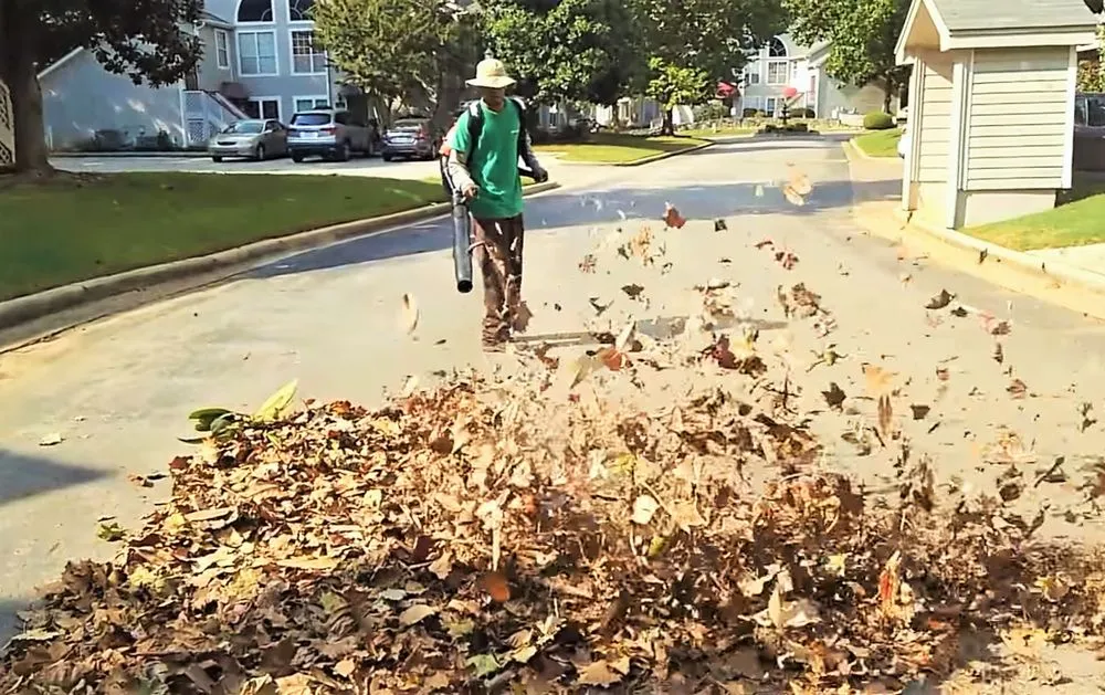 Affordable lawn care service for beautiful yards in Huntsville, AL by Huntsville Lawn Care