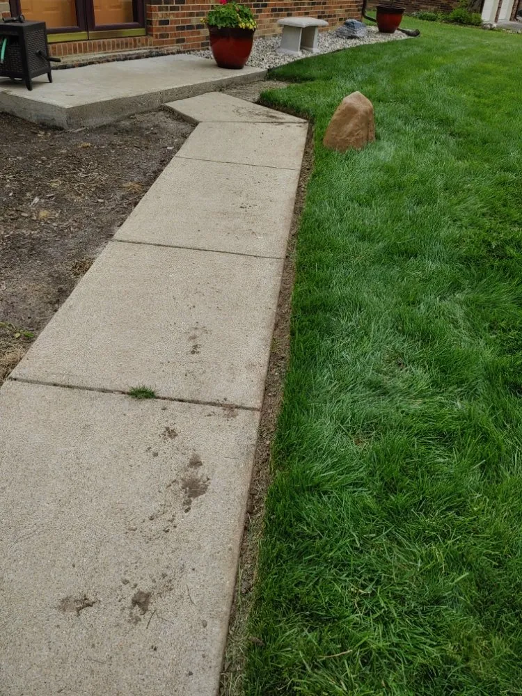 Custom lawn mowing service in Anderson, IN - Hurd Family Landscaping Service