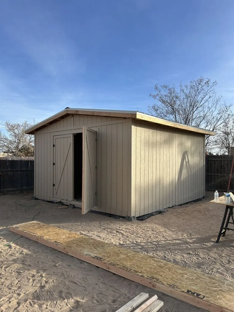 Custom lawn care service experts serving Santa Fe, NM - Hurricane Construction & Landscape