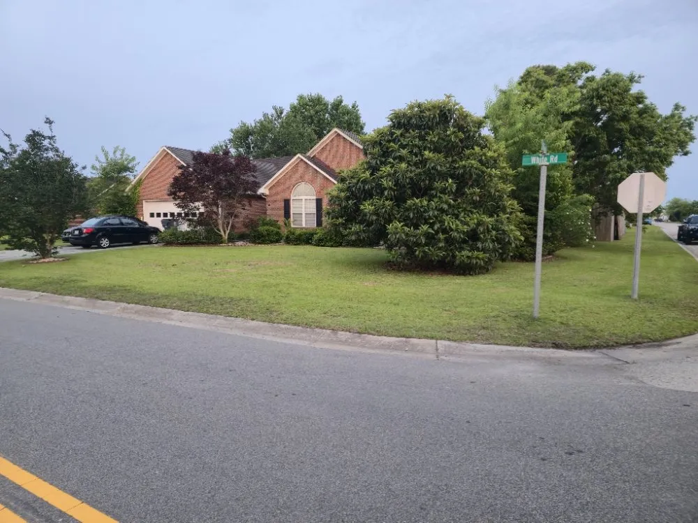 Top-rated garden landscaping in Leland, NC - Hurricane Lawn Care