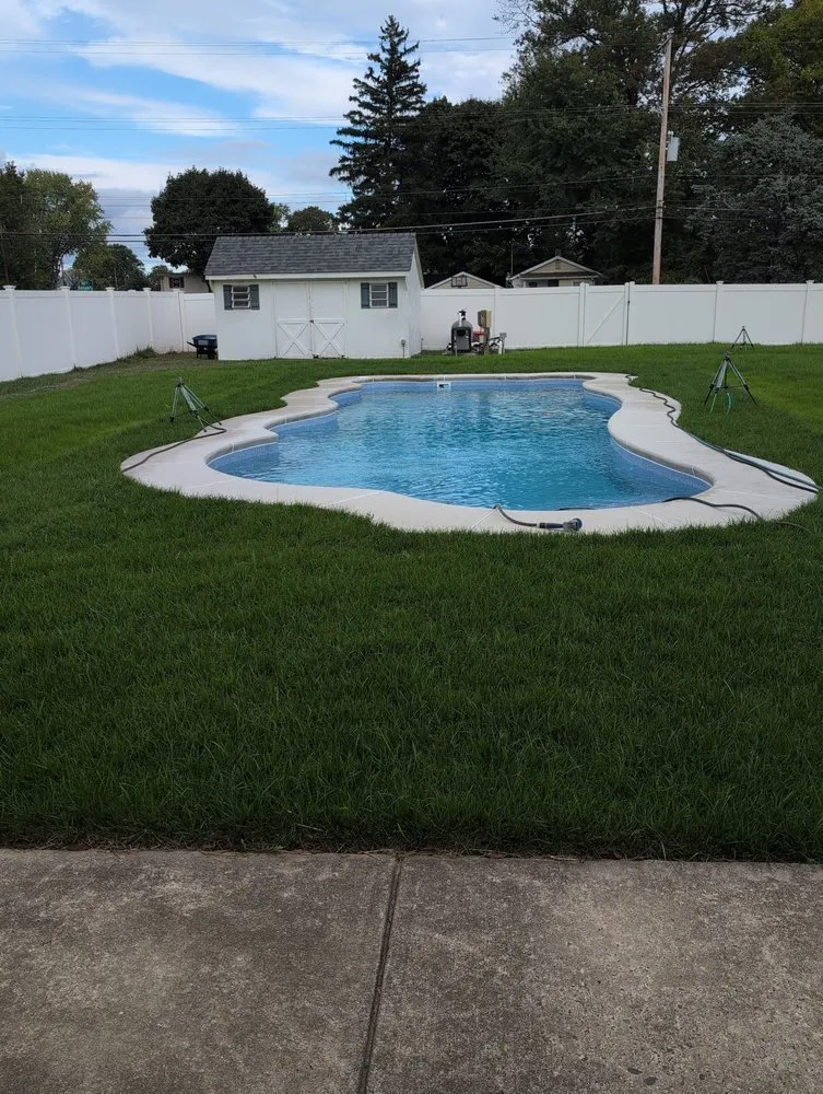 Custom yard cleanup service in Philadelphia, PA by Hurricane Property Maintenance