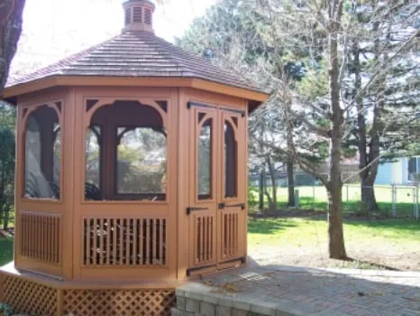 Custom residential landscaping near you in Glenview, IL by Hurst Landscape Company