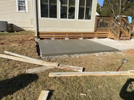 Hurtado Lawn Care Logo