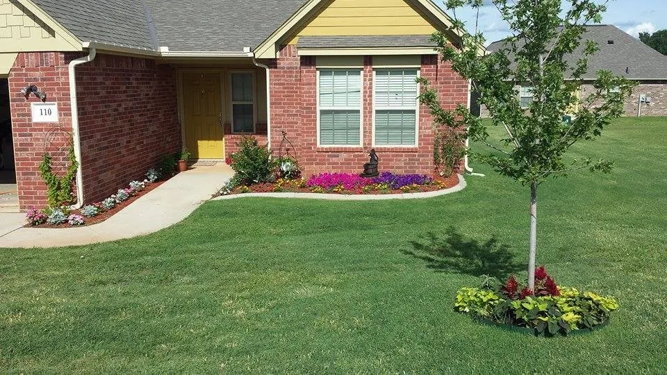 Top-rated yard cleanup service for year-round maintenance in Guthrie, OK by Huskey Turf Solutions