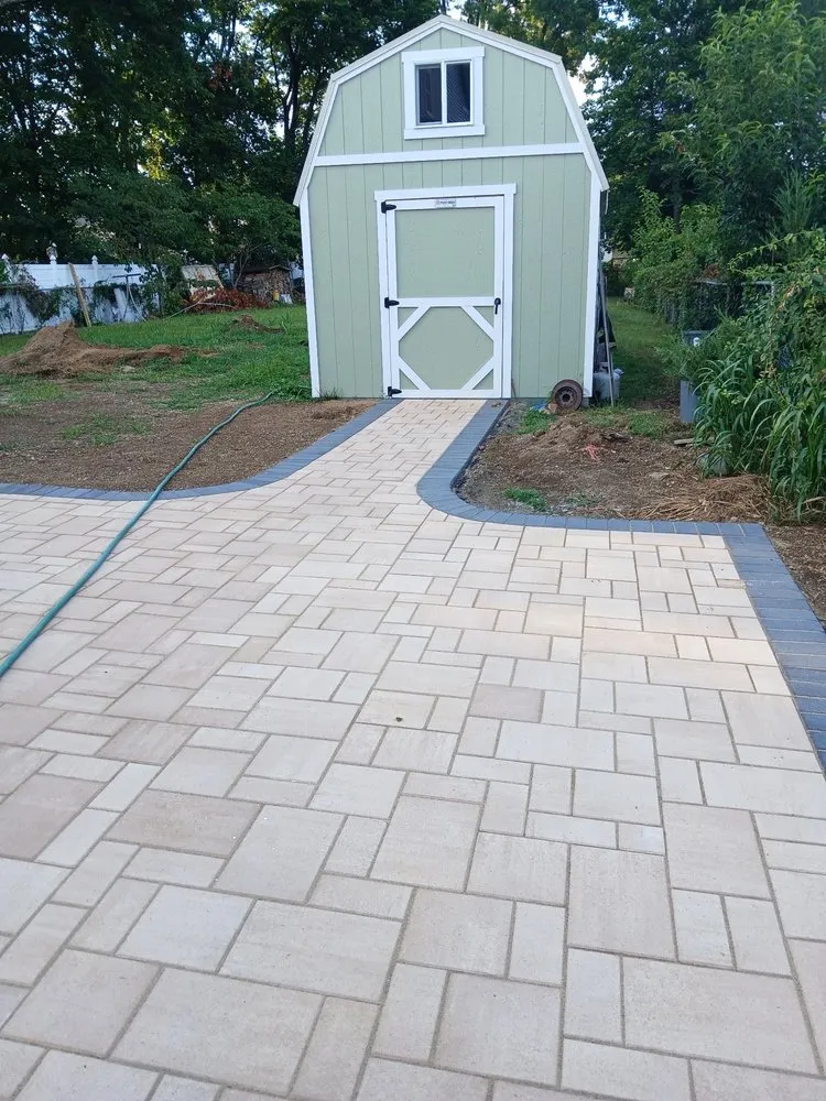 Professional garden landscaping in Fair Lawn, NJ - Husky Lawn Care