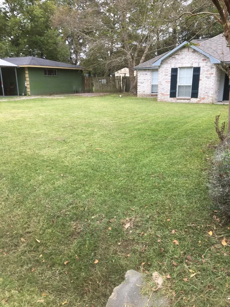 Custom residential landscaping in Walker, LA - Husky Lawn Service