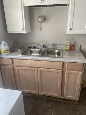 Hustlin Handy Handz Logo