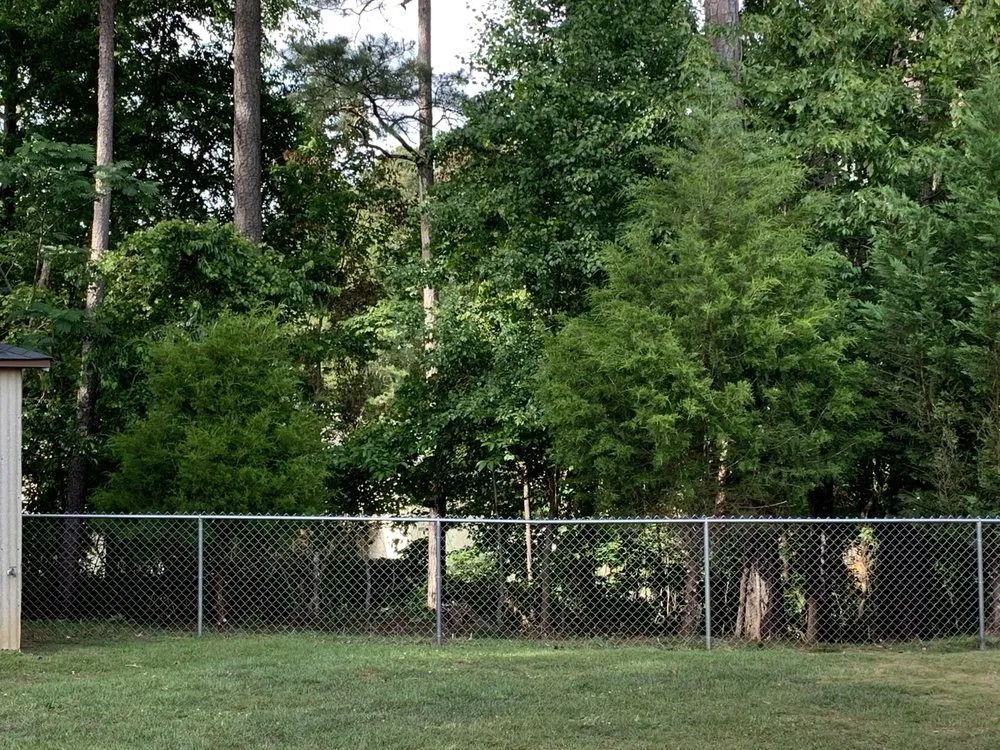 Custom yard cleanup service for beautiful yards across Tuscaloosa, AL - H&W Lawn Care