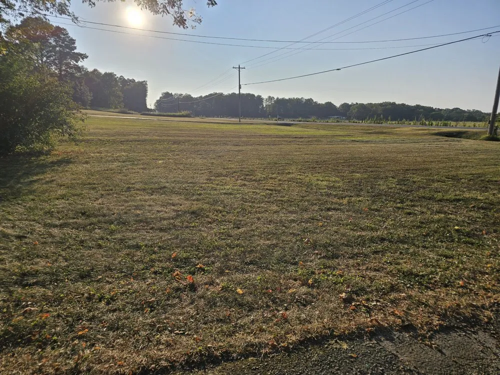 Top-rated lawn care service in Waynesboro, TN - Hwy 64 Lawncare