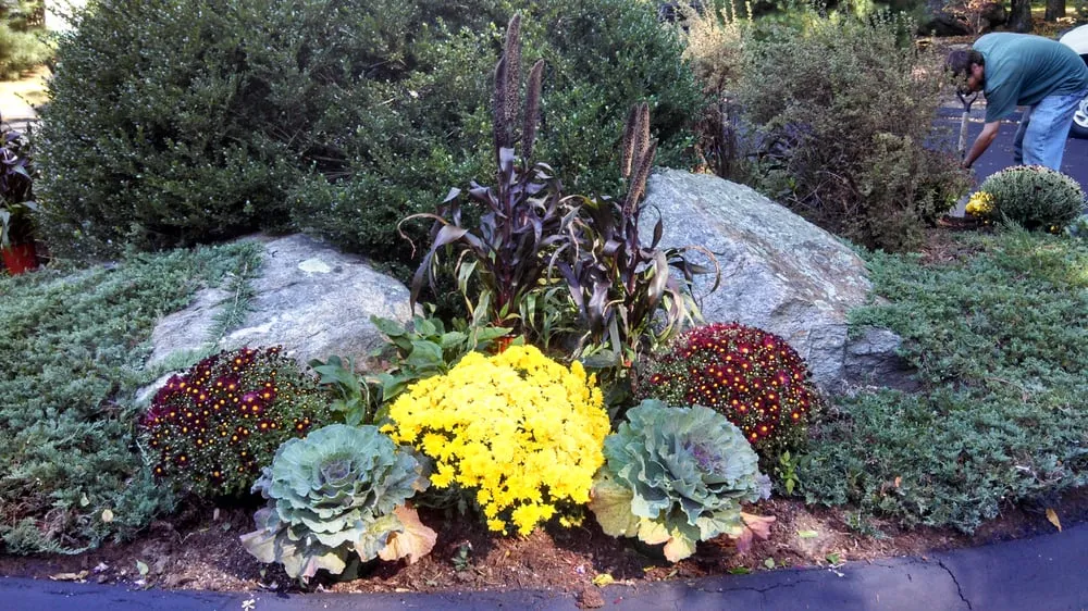 Professional garden landscaping experts serving Norwich, CT - Hyde Park Landscape