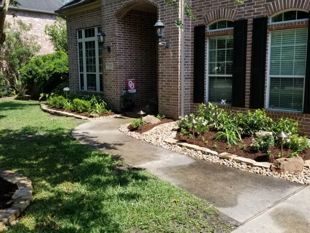 Custom yard maintenance for year-round maintenance in Conroe, TX by HydroZones