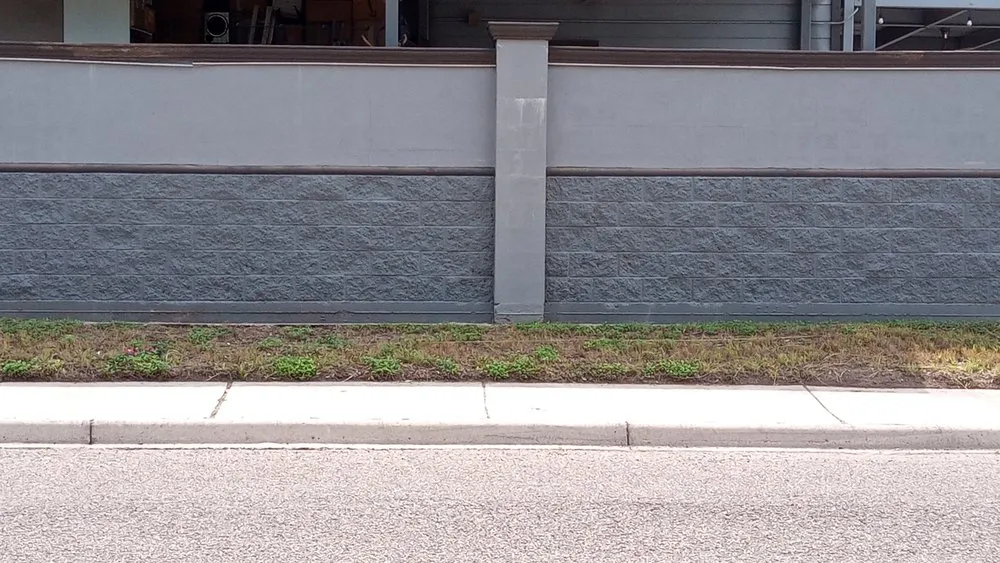 Expert lawn mowing service experts serving Edinburg, TX - I & M Construction