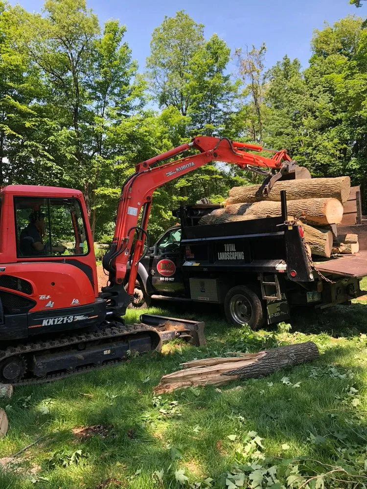 Professional yard maintenance in Bethel, CT - I & Z Landscaping Corp