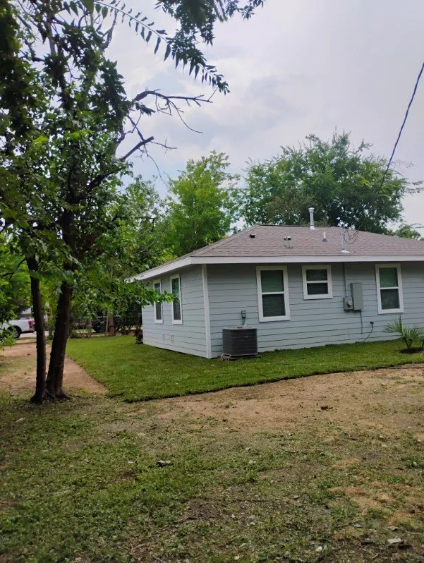 Top-rated lawn mowing service in Houston, TX - I 10 Landscaping and More