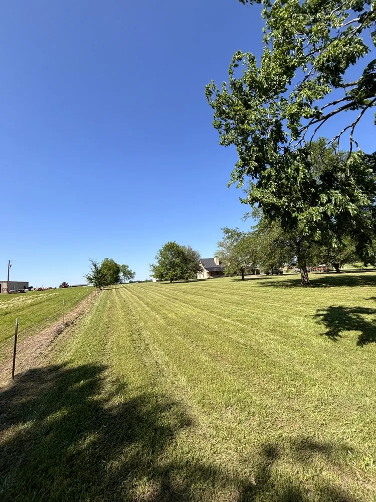 Affordable garden landscaping in Como, TX by I-A-J Lawn Cutz