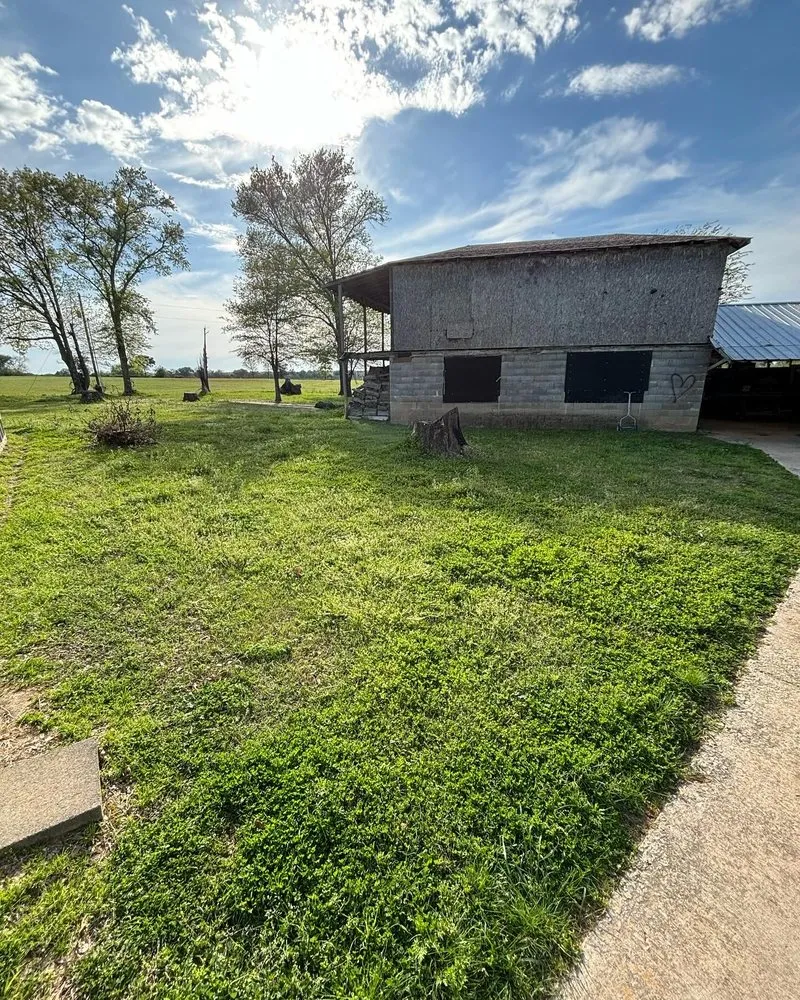 Reliable landscape installation experts serving Como, TX - I-A-J Lawn Cutz