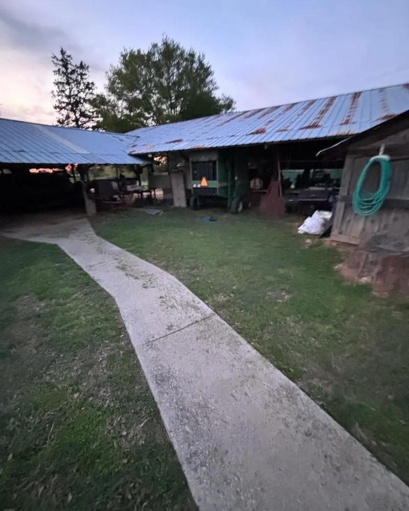 Professional yard maintenance with custom design in Como, TX by I-A-J Lawn Cutz