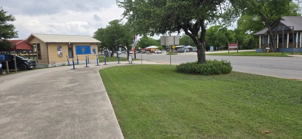 Custom residential landscaping in Seguin, TX - I Am Mowing