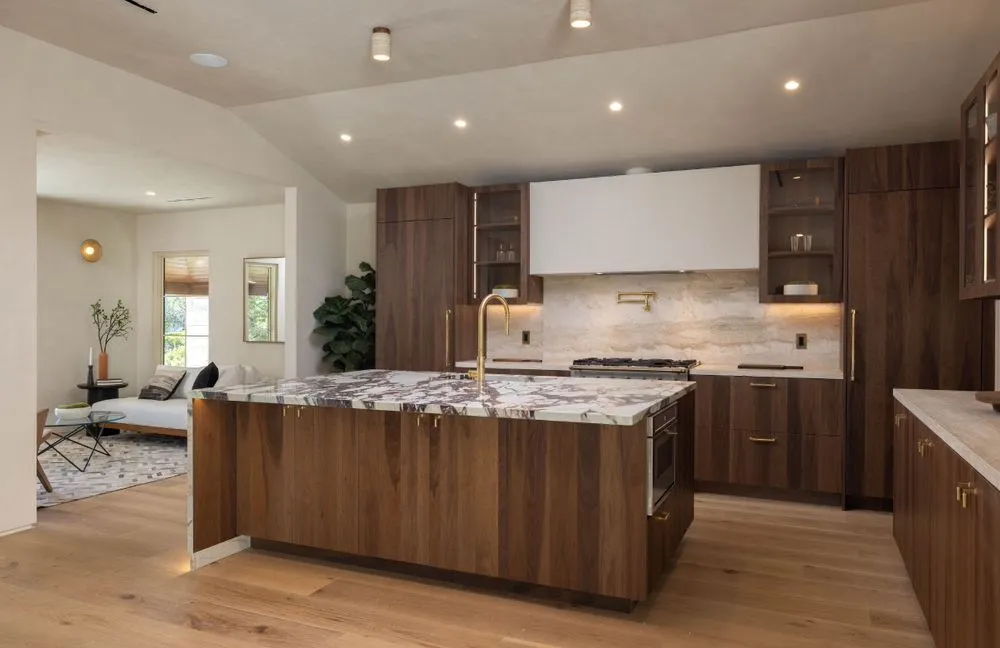 Top-rated yard cleanup service for beautiful yards in North Hollywood, CA by I Builders