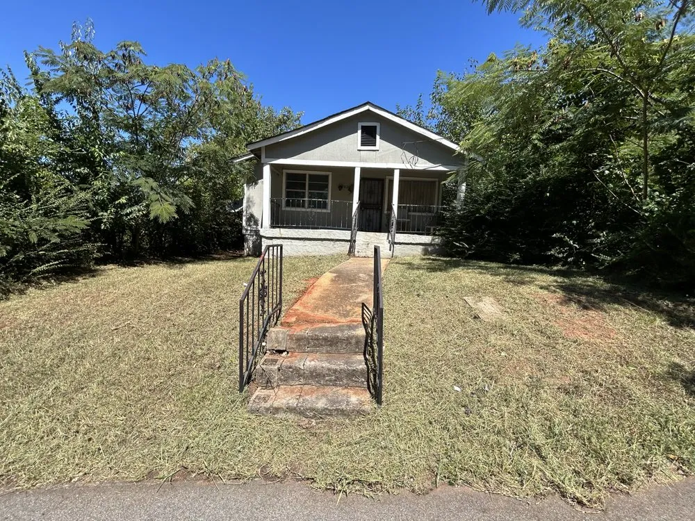 Expert yard cleanup service in Birmingham, AL - I Care Lawn Care