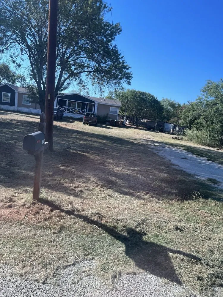 Trusted yard cleanup service for residential properties in Elmendorf, TX by I Mow Lawns