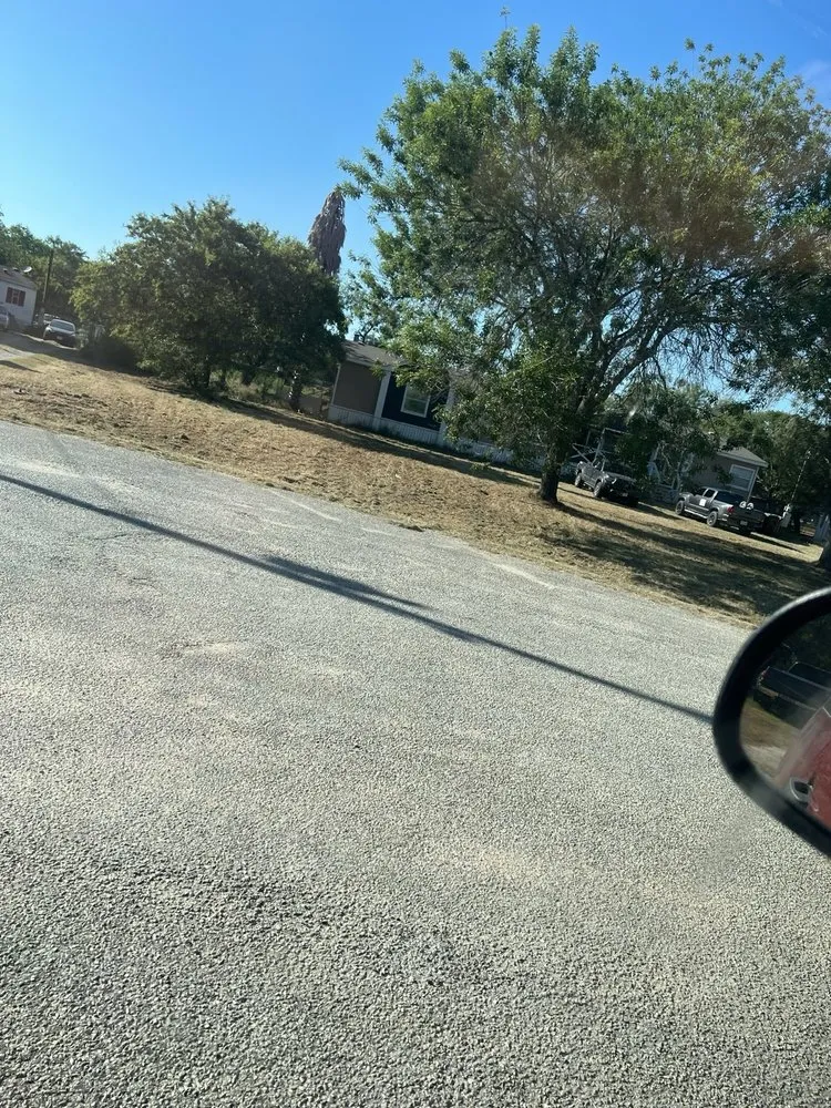 Top-rated yard cleanup service in Elmendorf, TX by I Mow Lawns