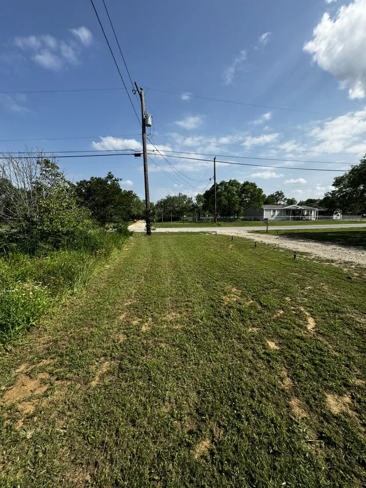 Custom residential landscaping for homes across Elmendorf, TX - I Mow Lawns