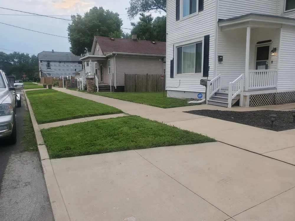 Affordable outdoor landscaping for homes in Peoria, IL by I Will Lawn Care