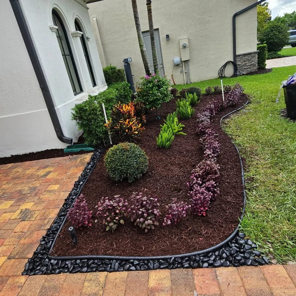 Custom garden landscaping in Hollywood, FL by Ian and Kendall Landscaping