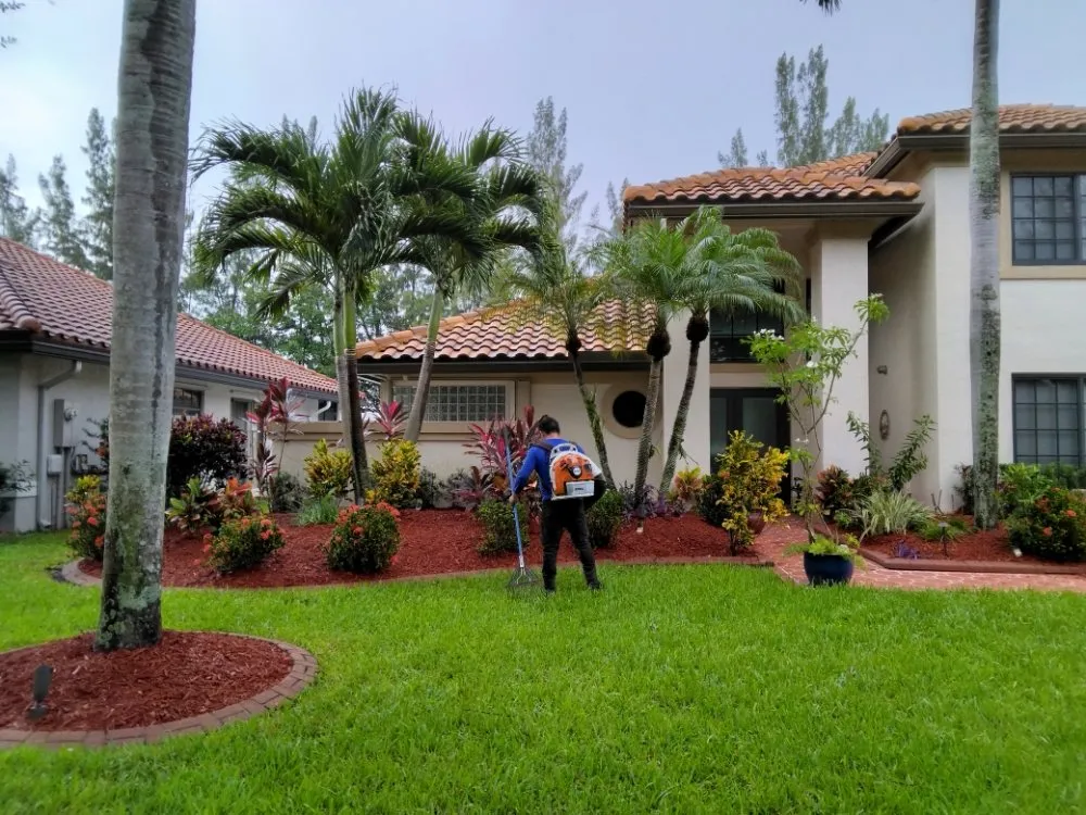 Custom garden landscaping experts serving Hollywood, FL - Ian and Kendall Landscaping