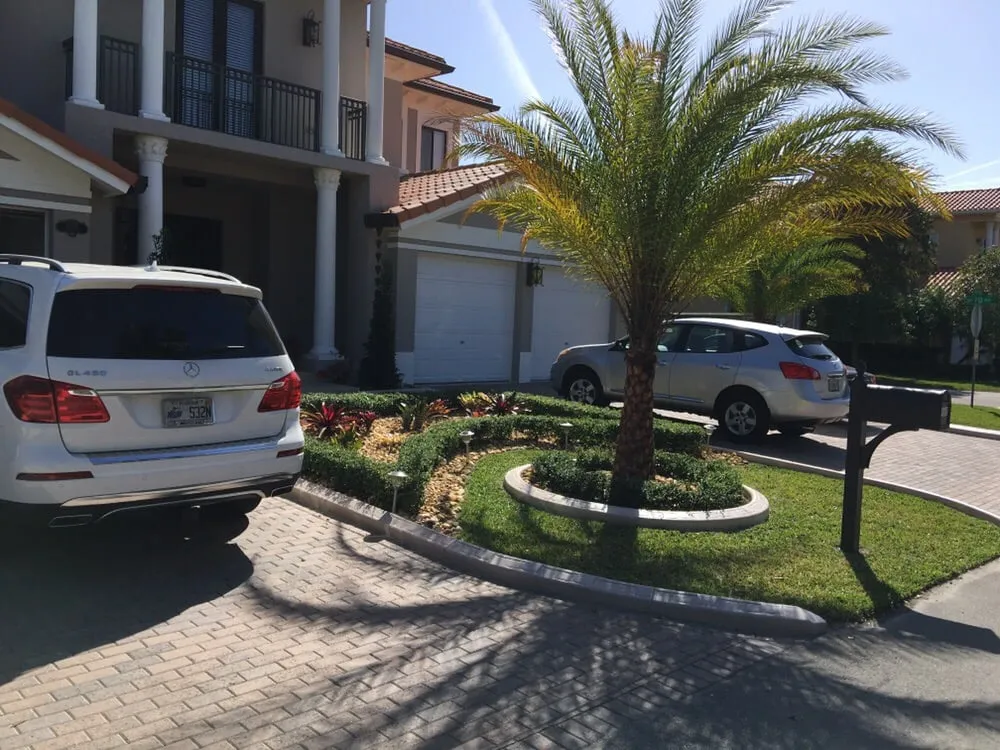 Top-rated residential landscaping in Miami, FL by Ians Professional Image