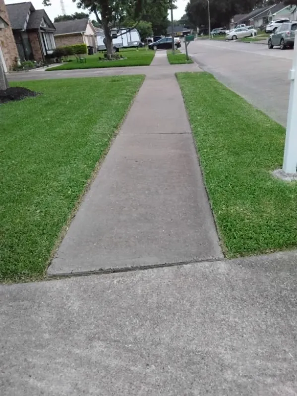 Professional garden landscaping for residential properties in Pasadena, TX by Ibarra's Landscape