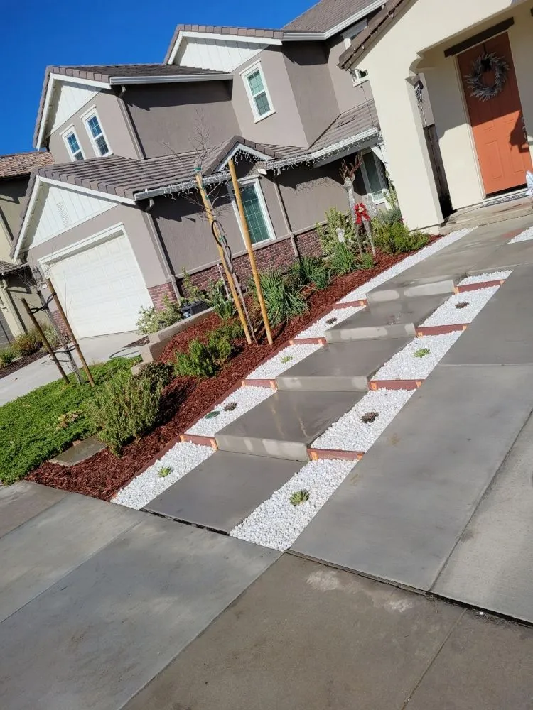 Expert yard maintenance in Salinas, CA - Ibarra's Landscape Services
