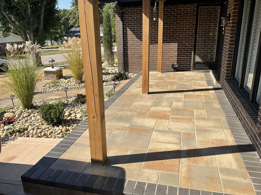 Expert outdoor landscaping experts serving Florissant, MO - Ibarras Landscaping