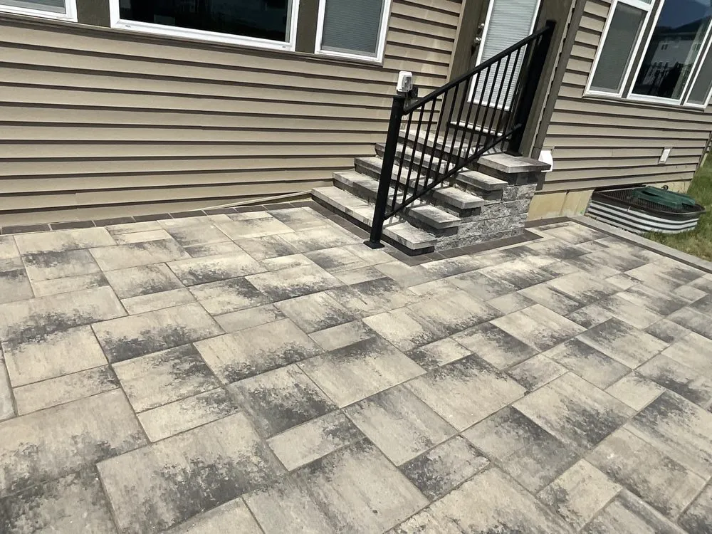 Trusted lawn mowing service experts serving Florissant, MO - Ibarras Landscaping