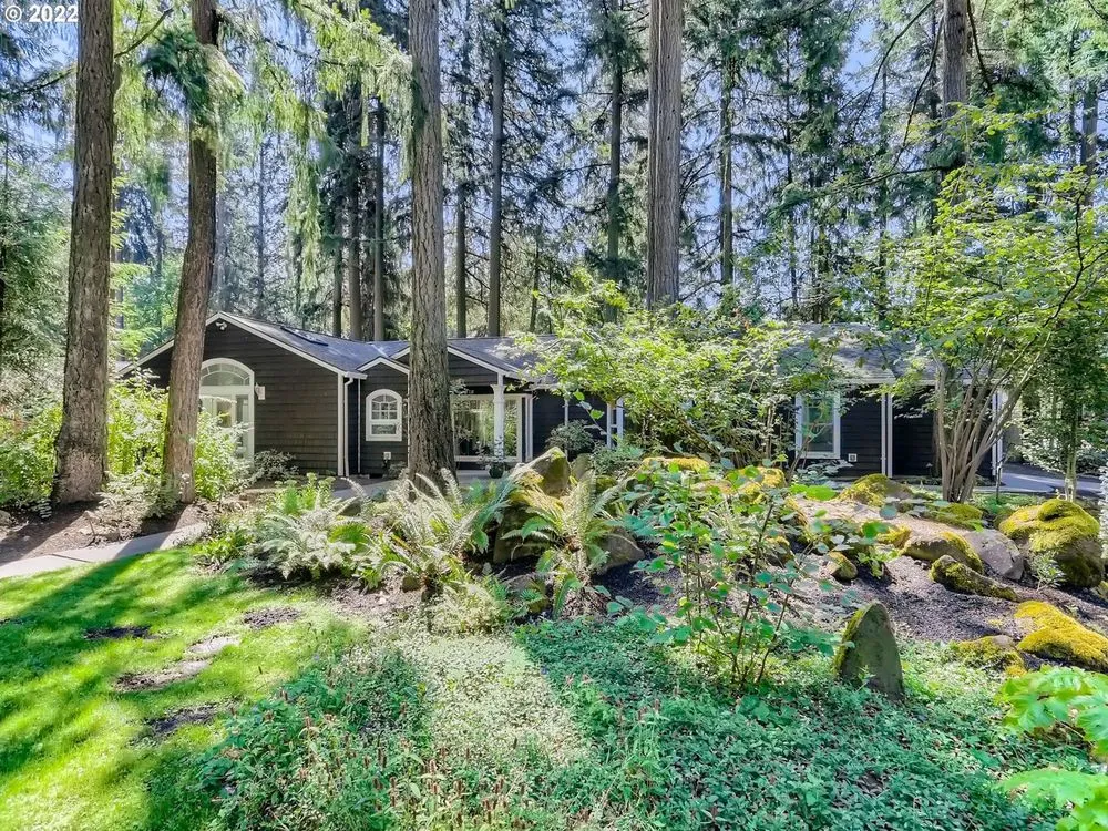 Expert landscaping services for beautiful yards across Portland, OR - I.C. Garden Services