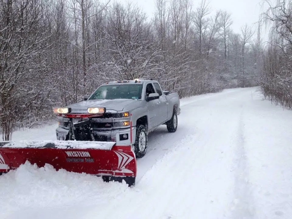 Top-rated lawn mowing service near you across Bowie, MD - Icon landscape