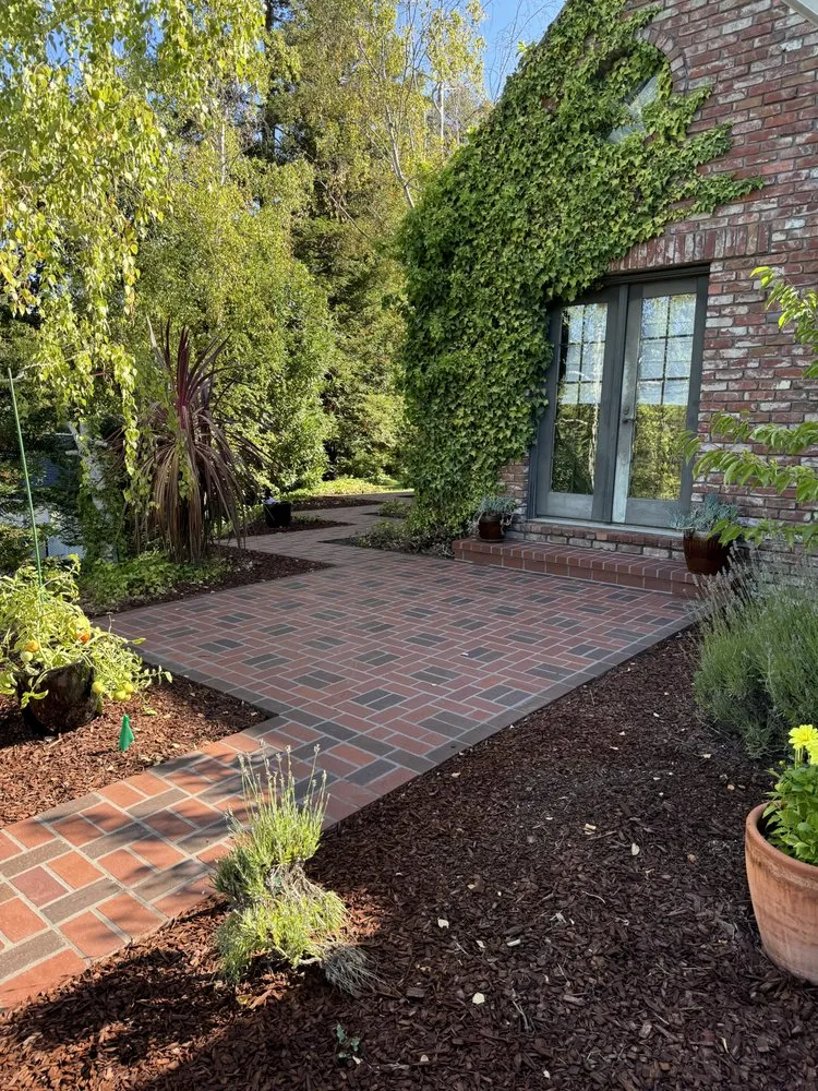 Custom lawn mowing service experts serving Menlo Park, CA - Ideal Landscape & Concrete