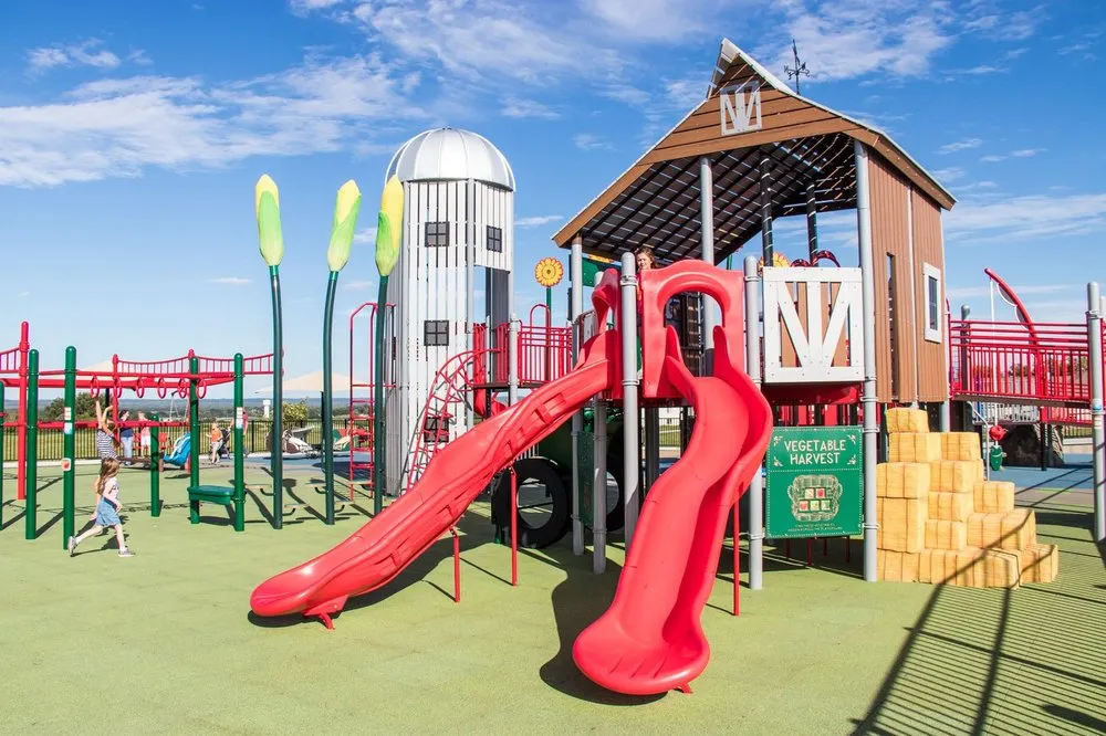 Local yard maintenance experts serving St. Louis, MO - Ideal Landscape Group