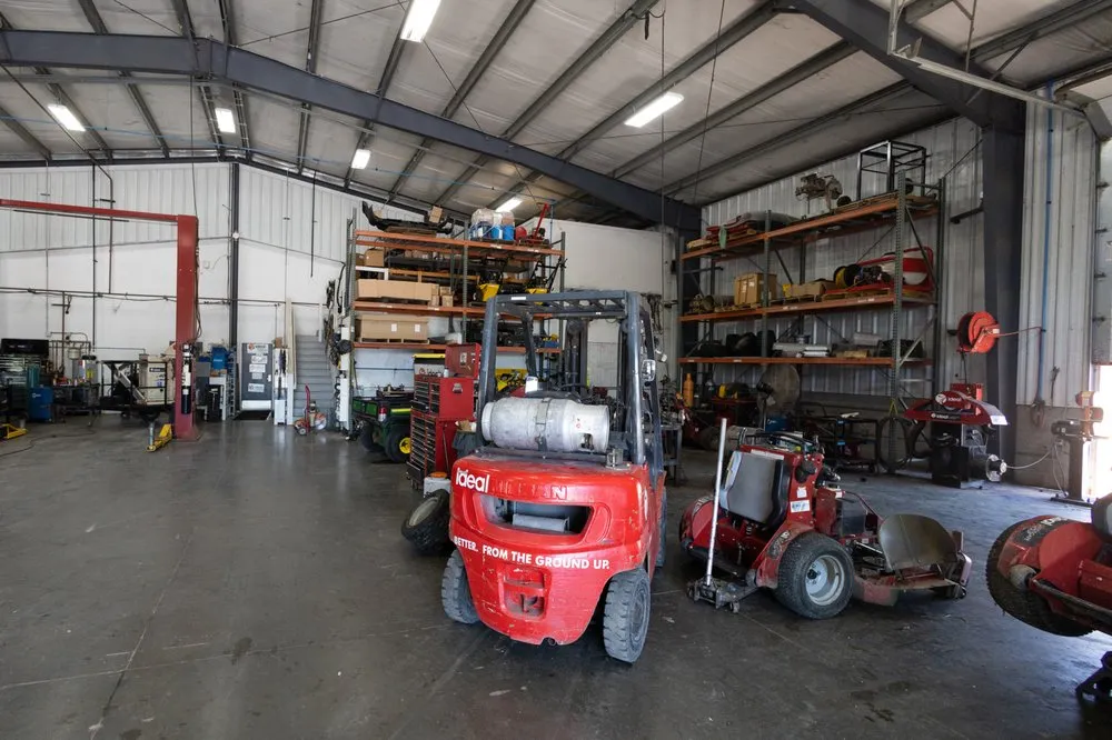 Professional lawn mowing service experts serving St. Louis, MO - Ideal Landscape Group